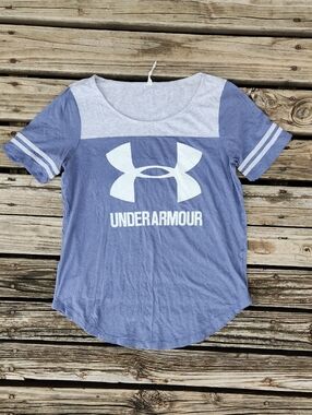 Under Armour Gray Blue White T-Shirt Tee Casual XS Sporty Athletic Casual